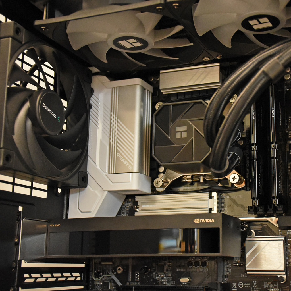 VRCPC WORKSTATION | Ultra16 | Intel Core Ultra 7 | RTX 2000 ada 16GB | 64GB DDR5 RAM | 1TB NVMe SSD | 3-Year Warranty