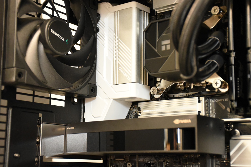 VRCPC WORKSTATION | Ultra16 | Intel Core Ultra 7 | RTX 2000 ada 16GB | 64GB DDR5 RAM | 1TB NVMe SSD | 3-Year Warranty