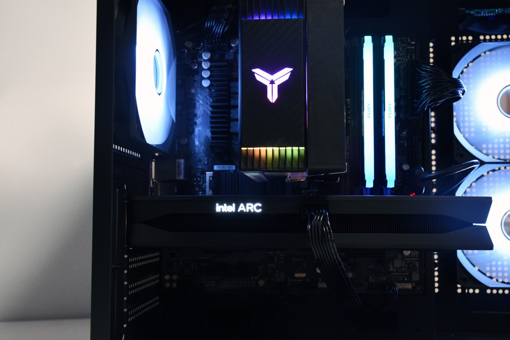 VRCPC | ANUBIS B580 | ARC B580 | Intel i5-14400F | 16GB DDR4 | 1TB NVMe SSD | 3-Year Warranty