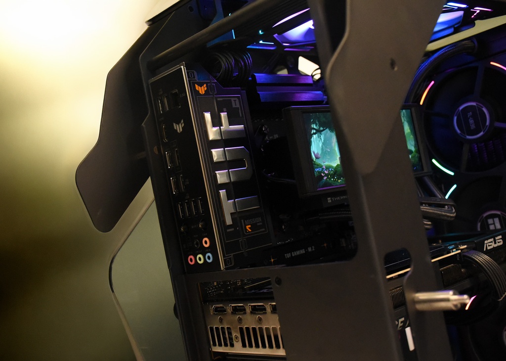 VRCPC | The Beast | RTX 5080 | Ryzen 7 9800X3D | 64GB DDR5 RAM | 4TB NVMe SSD | 3-Year Warranty